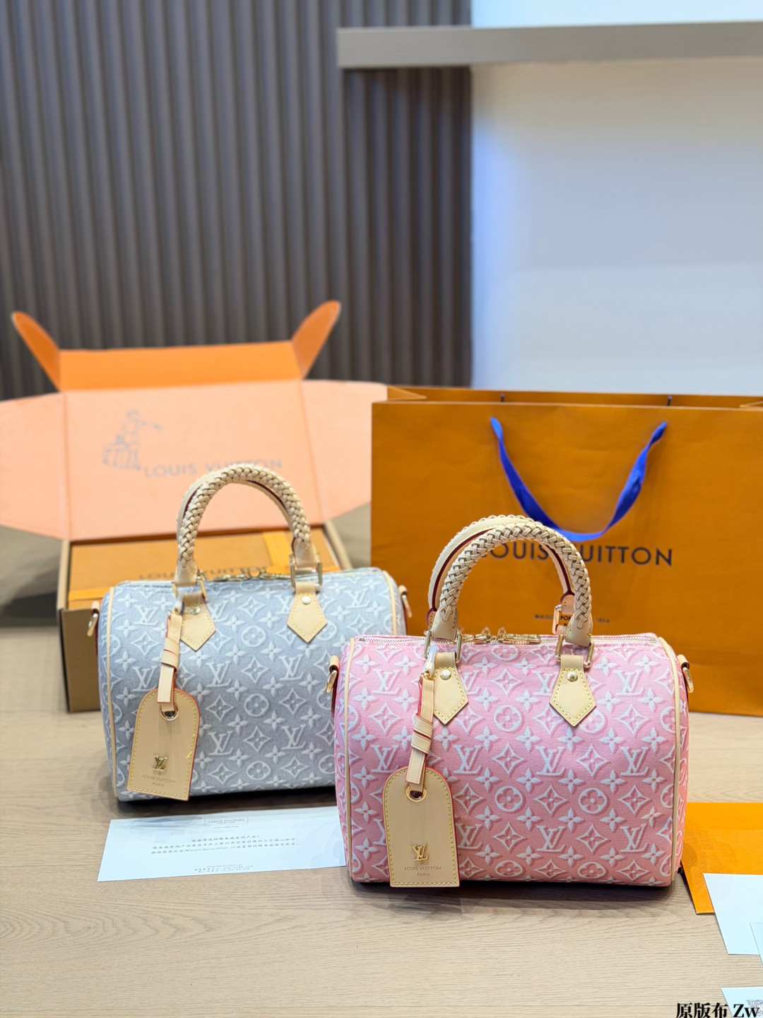 Louis Vuitton LV Speedy Handbag Cowhide Leather